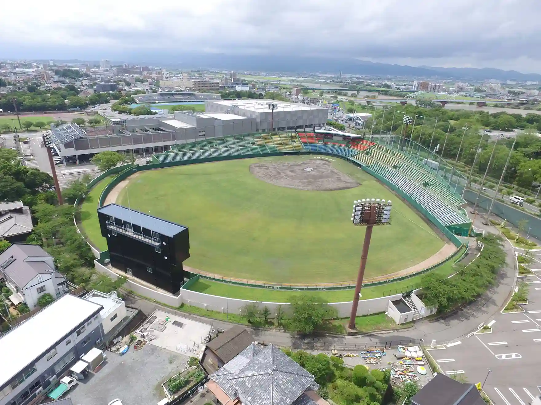 駅前不動産旗 久留米近圏秋季学童軟式野球大会のロゴ